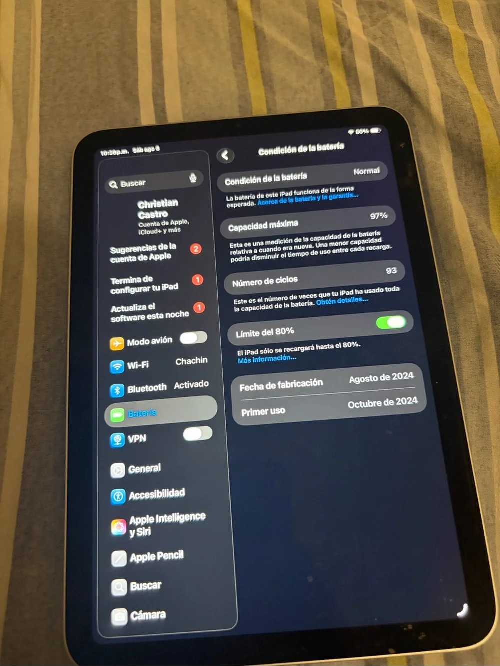 Apple iPad in Black with Dark Display only 1 cicle of charge iPad mini a17 pro